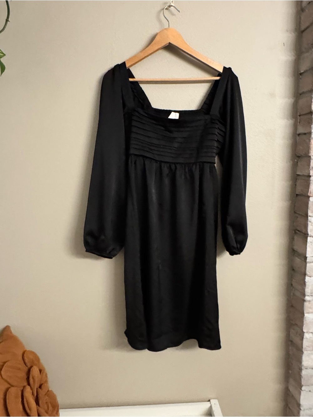 ELLOH Ruffle Puff Dress - Picture 2 of 6